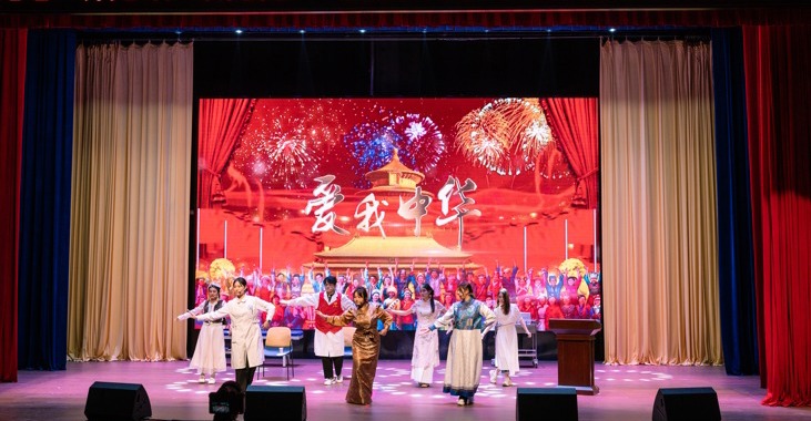 烏海職業技術學院舉辦“大思政課”主題展演 繪就家國?！巴膱A”